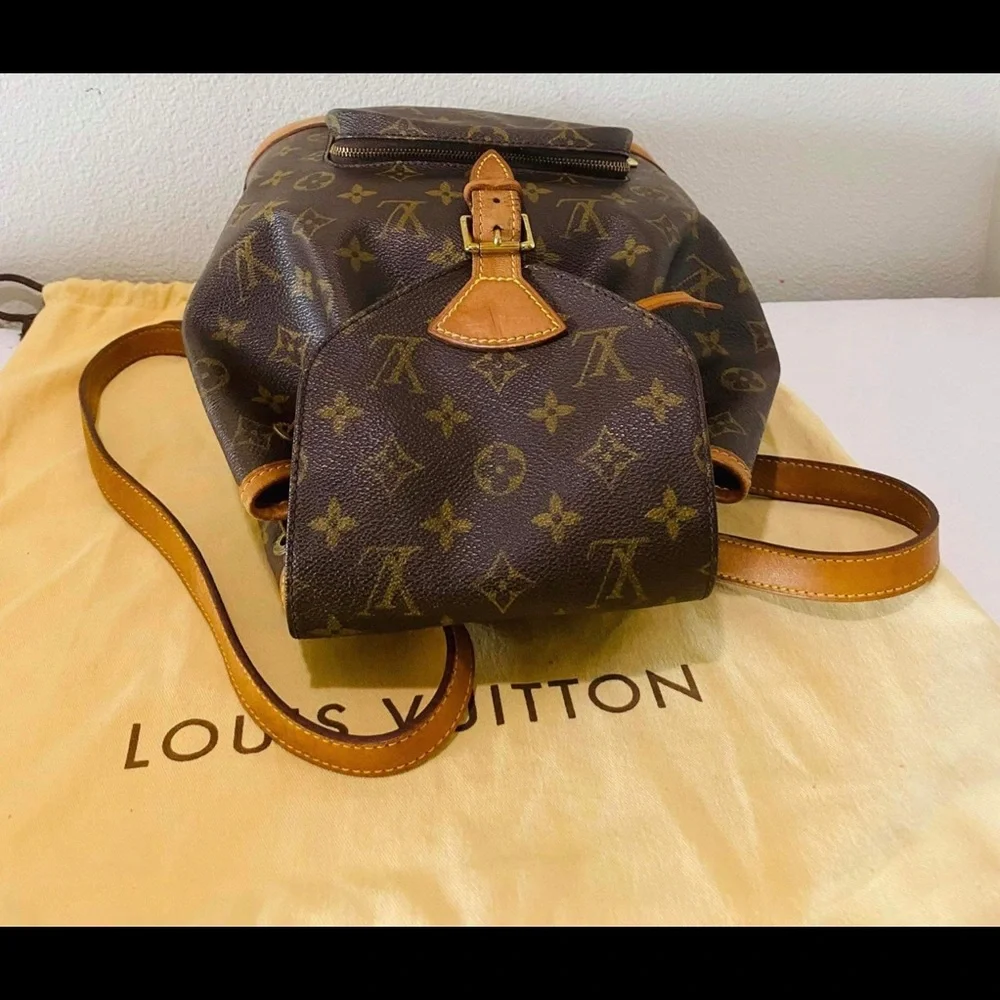 Lv backpack 🎒 - Picture 6 of 14